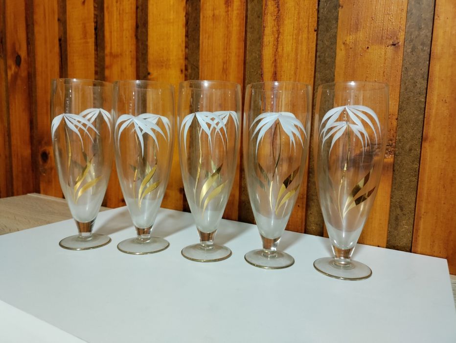 Ръчно рисувани старинни чаши с позлата