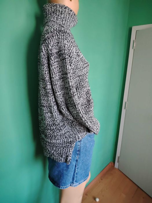 Пуловери размер S и М на цени 10- 15лв.