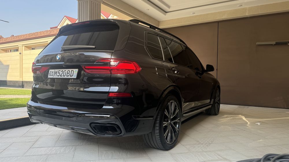 BMW X7 50i 4.4 литра