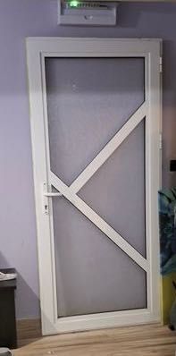 Алуминиева врата