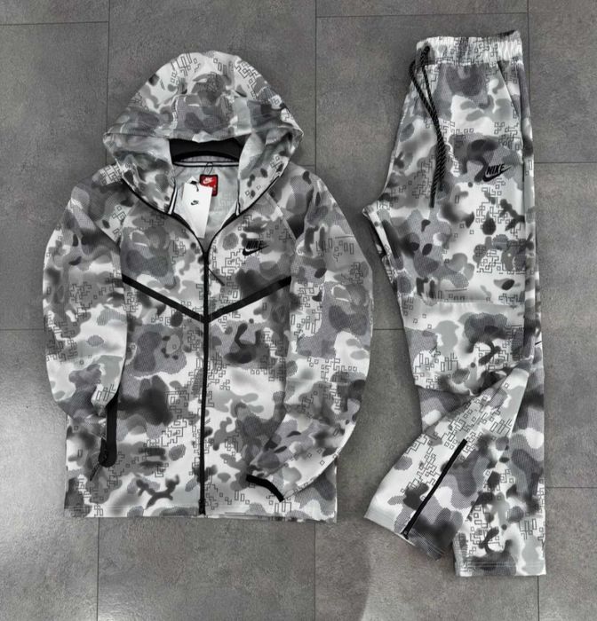 Мъжки спортен екип сив камуфлаж