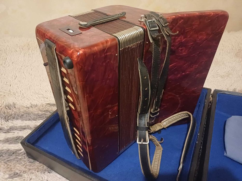 Акордеон Weltmeister 48 баса