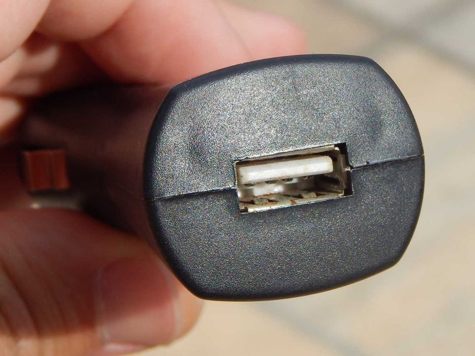 Incarcator adaptor alimentator autoturisme USB 2.0 utilizat