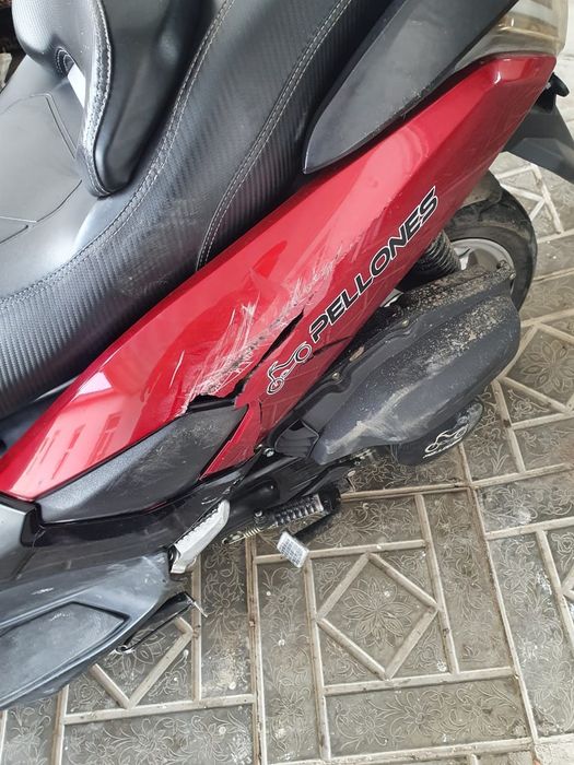 S max benzinli skuter srochni sotiladi