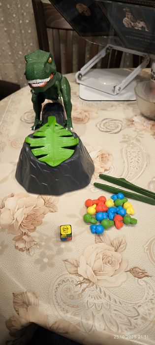 Настолна игра Дино хапе