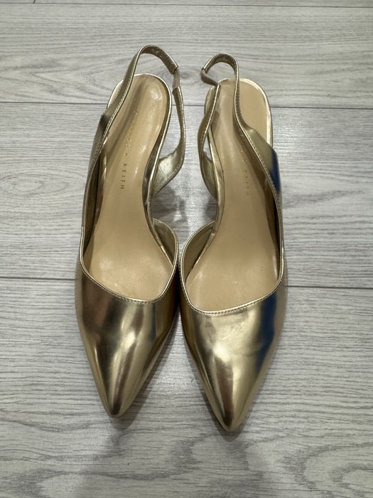 Туфли от charles & keith 36 размер