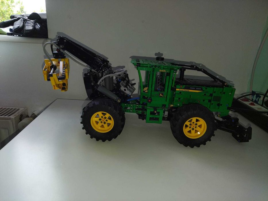 De vânzare diferite seturi LEGO TEHNIC (construite), aproape toate au instrucțiunile originale