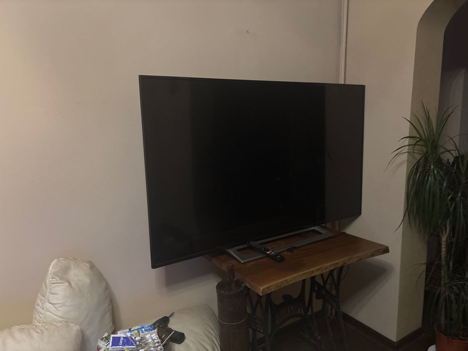 Телевизор Toshiba,65”черен,използван