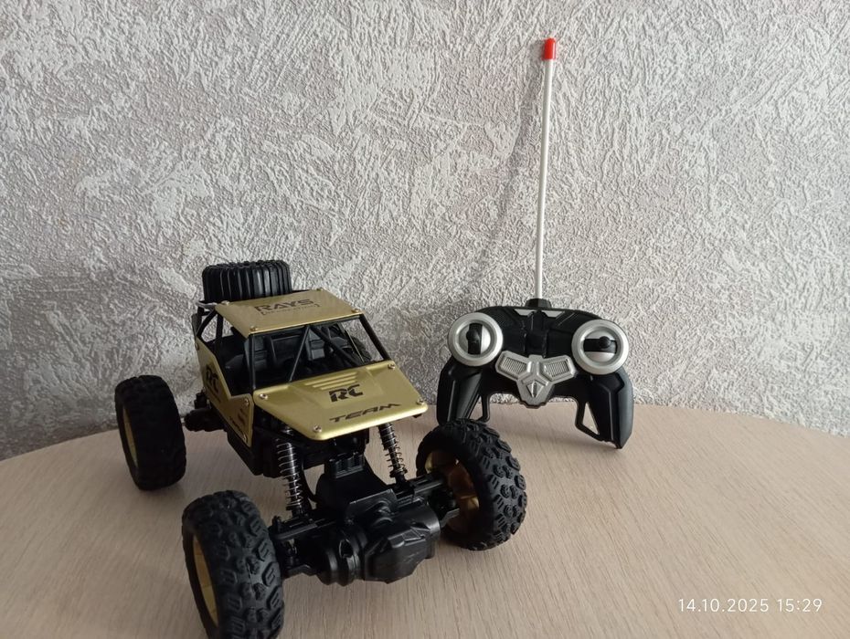Игрушки машинка на пульте управления