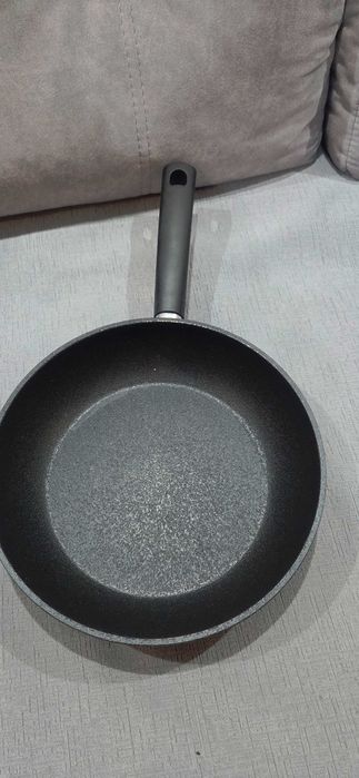 Продам сковороду без крышки Röndell