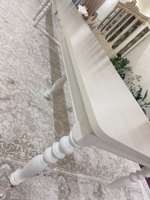 Столы для зала почти новые