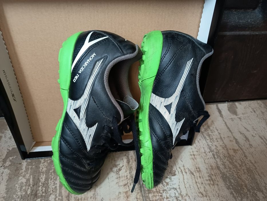 Детски футболни обувки/стоножка Мизуно/ Mizuno