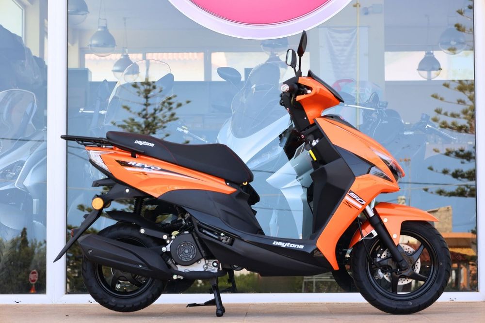 Vând  scuter Daytona REVO 50