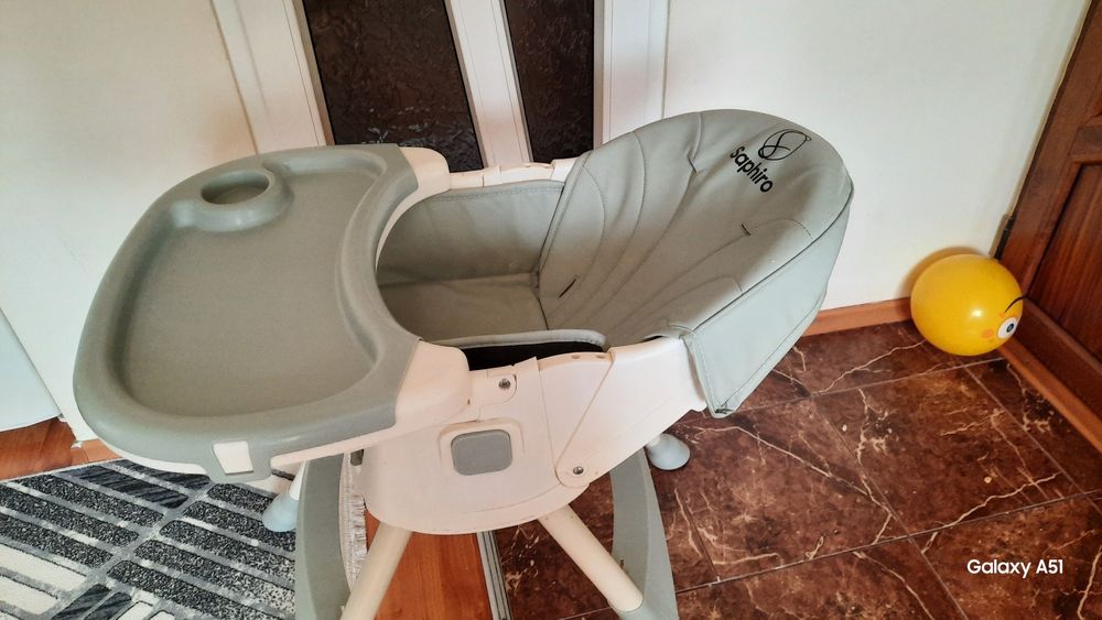 Scaun de masă bebe