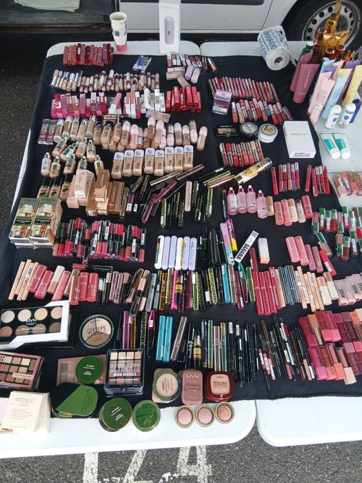 Vând machiaje la buc sau pachet