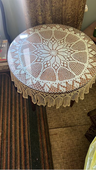 Masa rotunda cu cristal si mileu