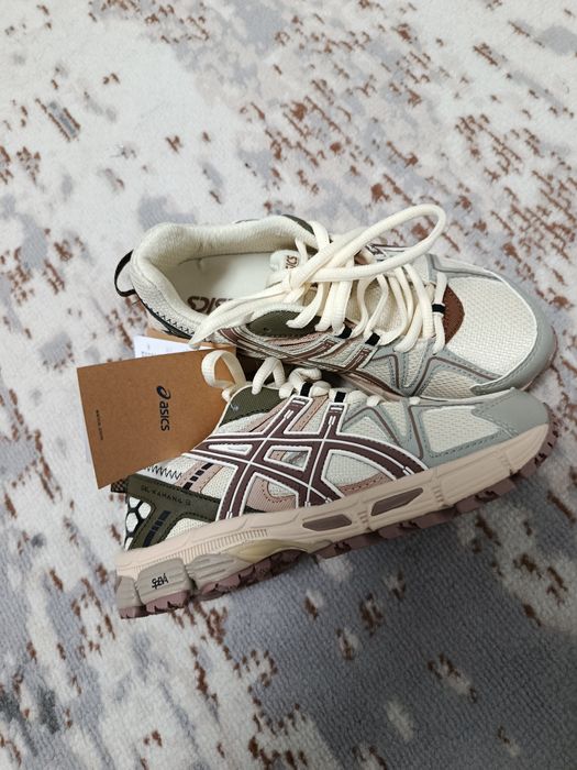 Кроссовки новые Asics