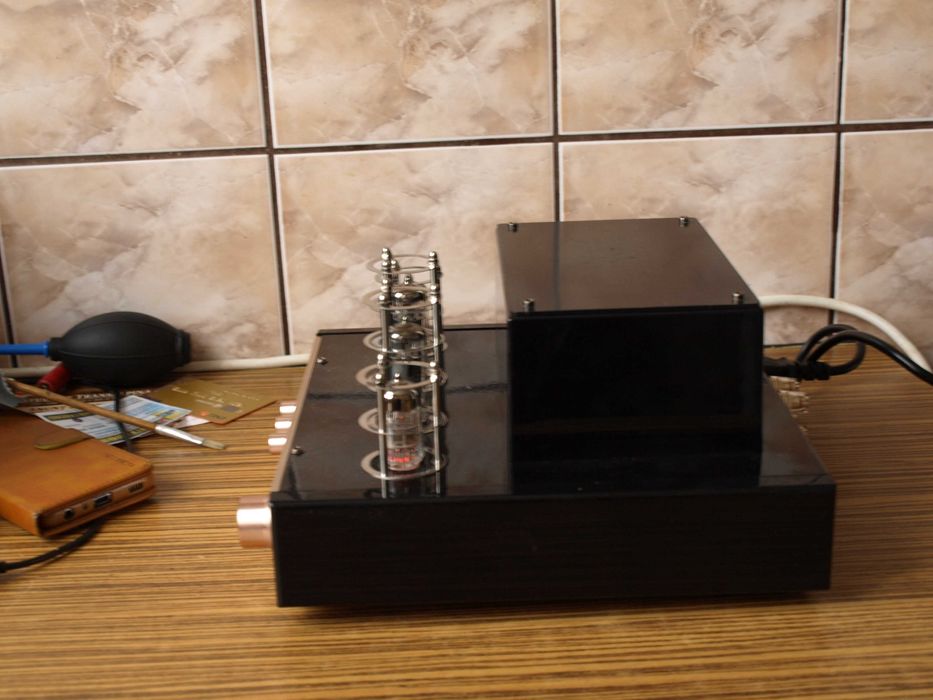 SE vinde amplificator audio pe tuburi