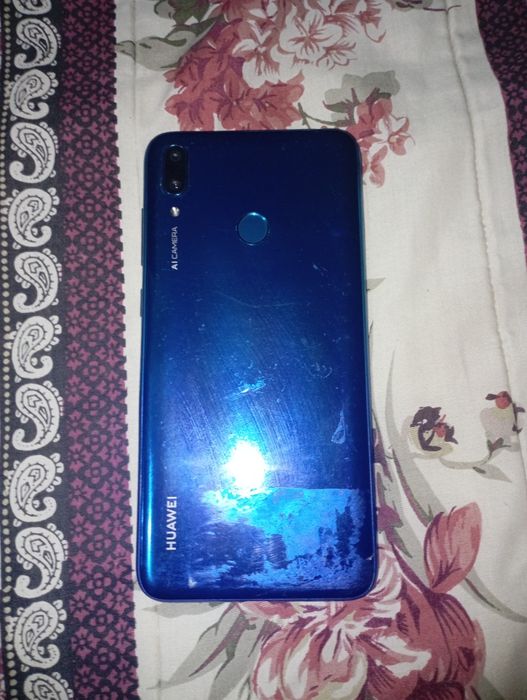 Продам Huawei y7  б/у