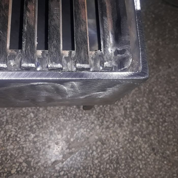 Grătare cu picioare detasabile