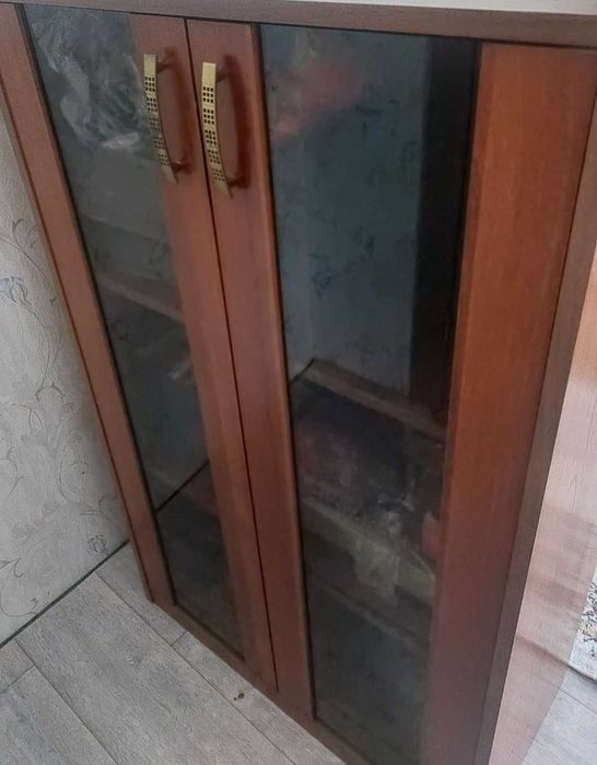 Продам книжный шкаф