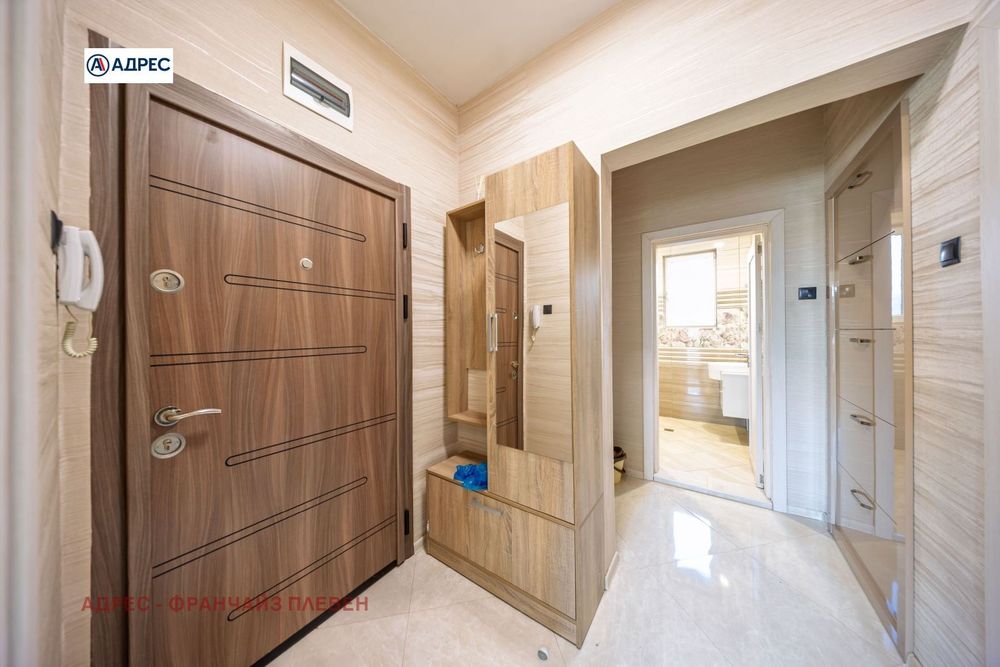 Продава се Тристаен апартамент в Плевен, Идеален център - 75 кв.м за 1224 €/кв.м - Снимка #9