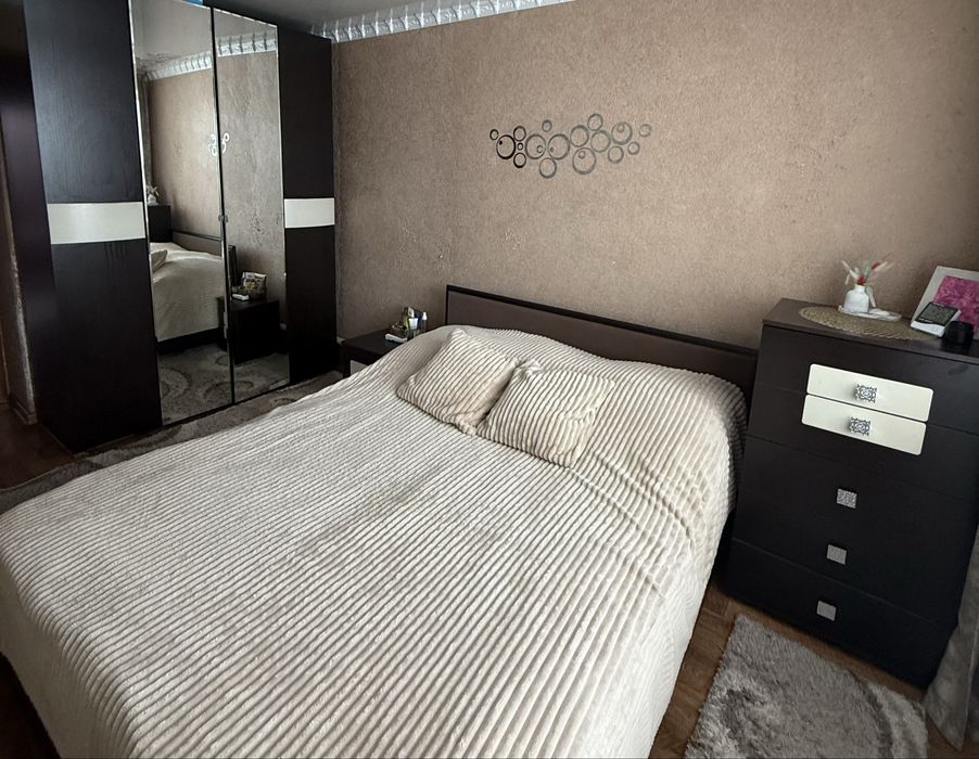 Продам спальный гарнитур