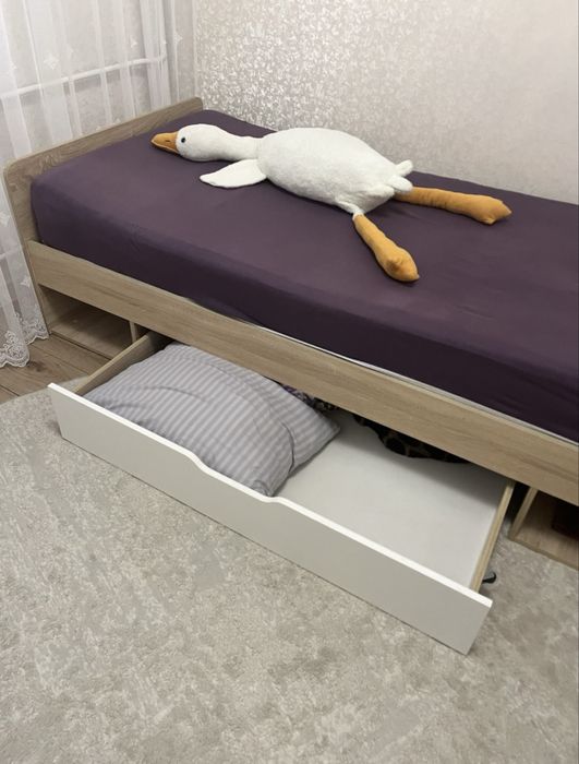 Продам кровать с матрасом