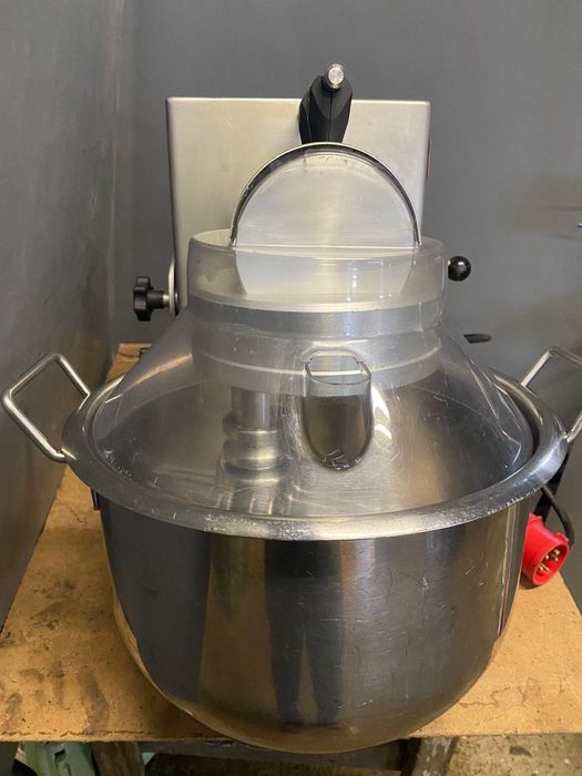 Професионален немски планетарен миксер 15 литра Feuma SUPRA 6e