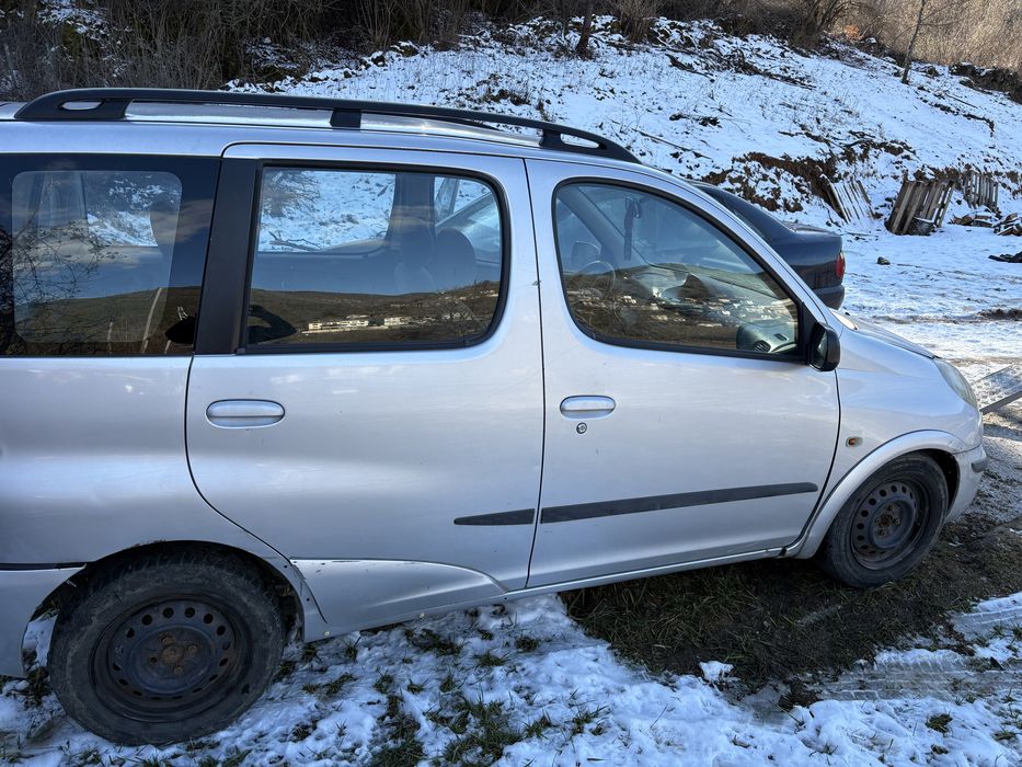 Тойота ярис версо на части