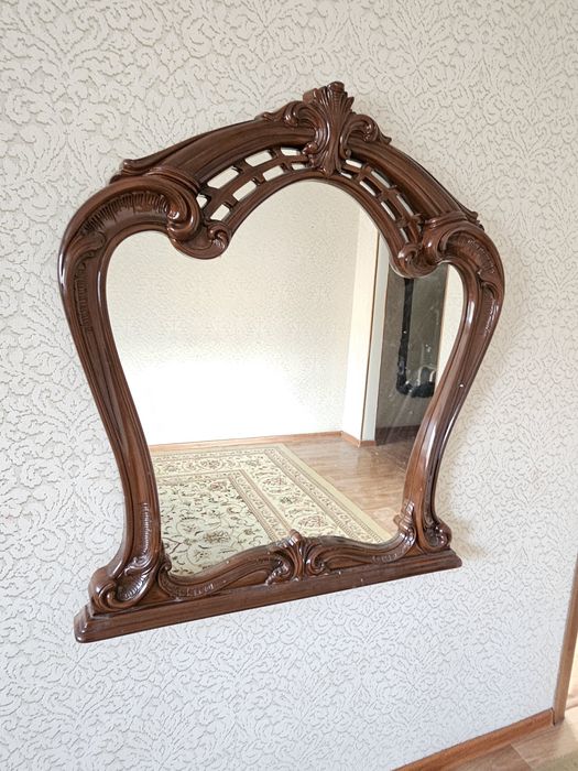 Кровать, комод, тумбы, зеркало