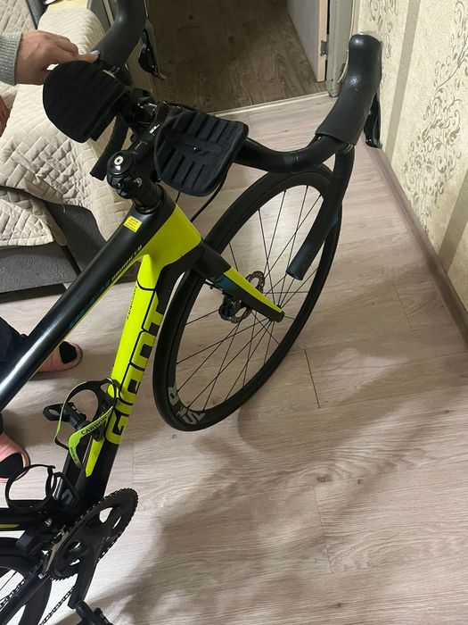 Шоссейный велосипед GIANT Defy Advanced