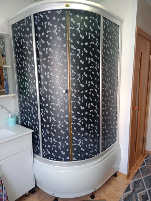 Душевая кабина.В хорошем состоянии.