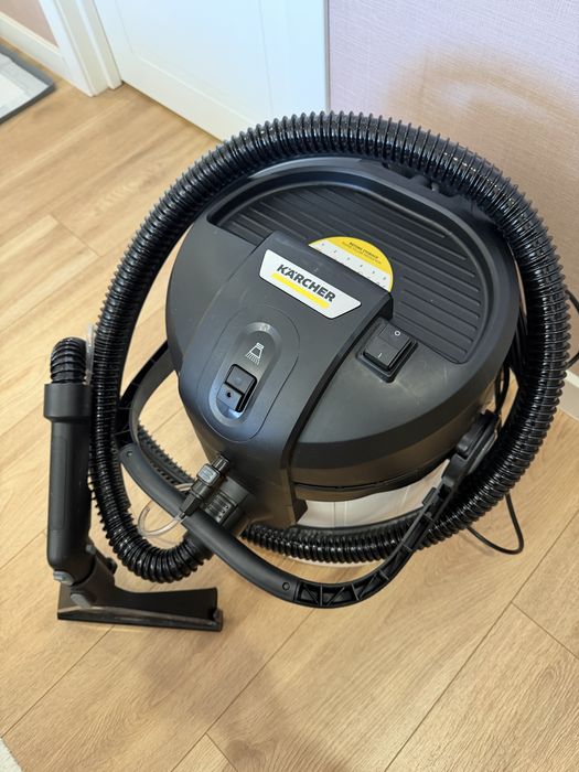 Моющий пылесос для химчистки Karcher SE4