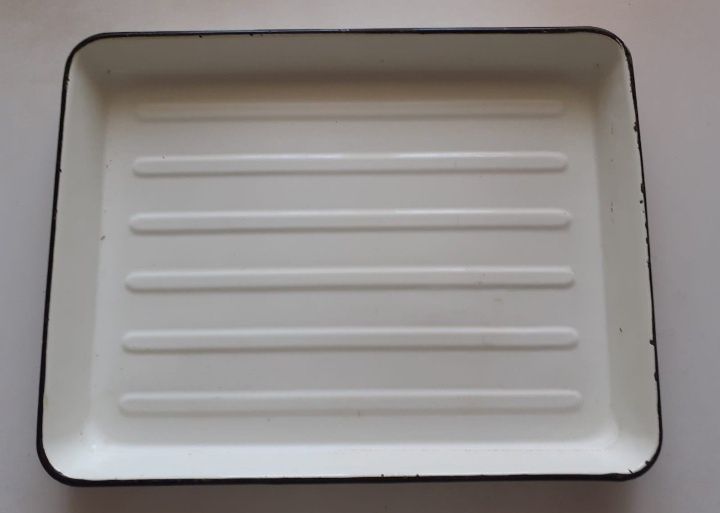 Продам эмалированные подносы