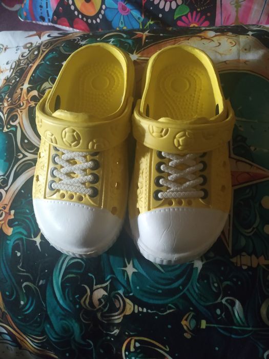 Vând sandale piele naturala și slapi