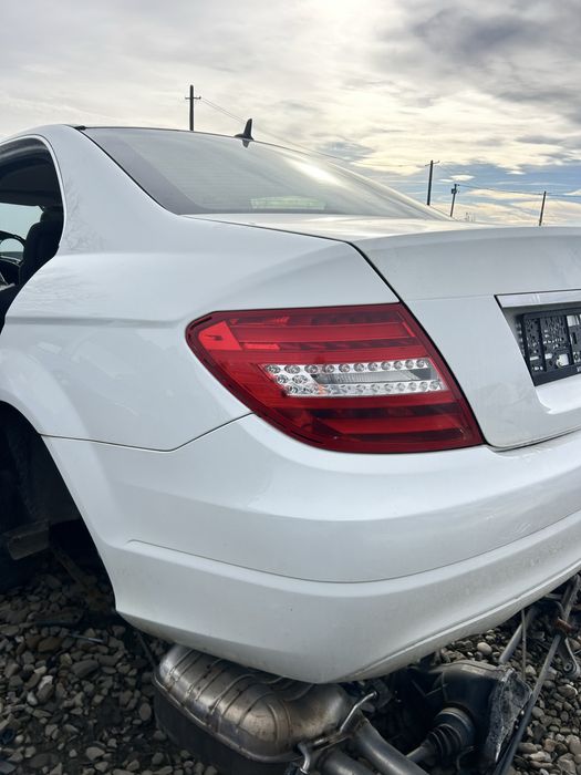 Capotă portbagaj Mercedes W204 C Class 2010