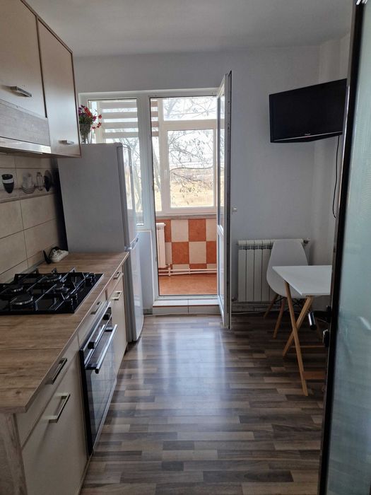 Inchiriez ap 1 camera/40 mp/1050 ron zona Apollo/ luna