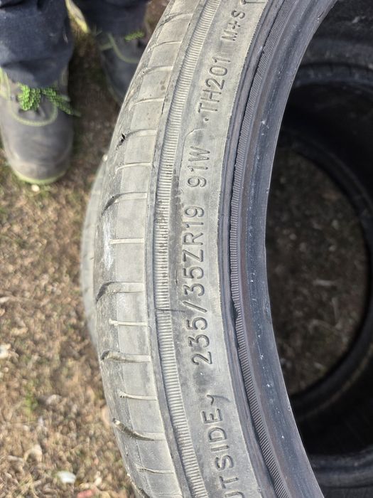 Продаётся шины 2штук