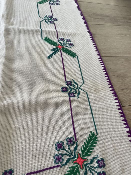 Față de masă tradițională cusută manual pe etamină – 135 × 222 cm + ștergar cadou