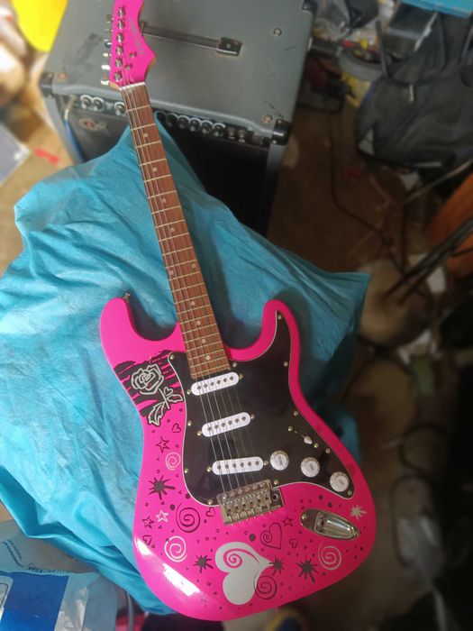 Електрическа китара Стратокастер,една цена,ралични цветове,може с кубе