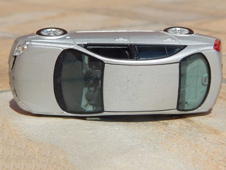 Macheta Nissan Primera III (P12) 2002 1:43 J Collection lipsuri uzata