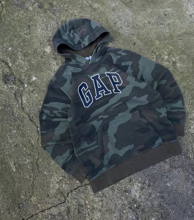 камуфляжное худи бренда Gap