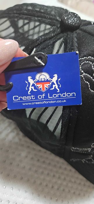 Чисто нова шапка HUGO и черна с брокат от Англия