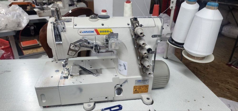 Jack tikuv mashinkasi