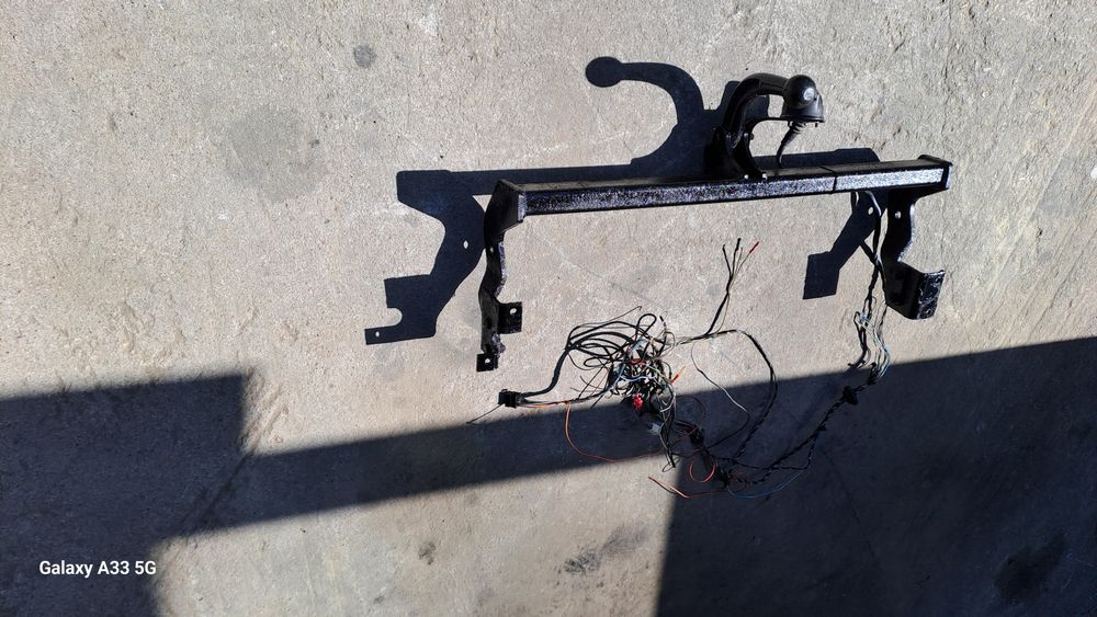 Продавам оригинален теглич за Mazda Demio/ Мазда Демио