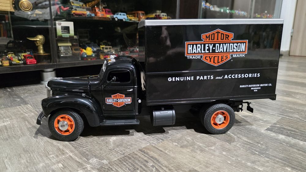 Harley-Davidson Highway 61
International Delivery Truck 1948 1/16 High