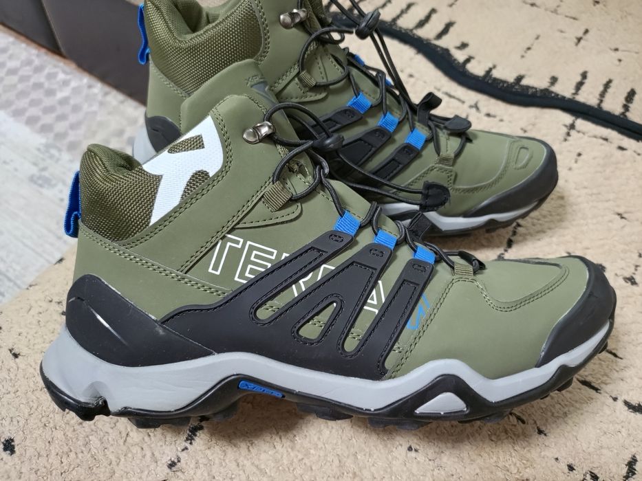 Продам кроссовки зимние