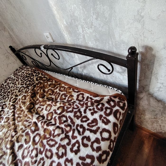 Кровать двуспальная.  Метталическая