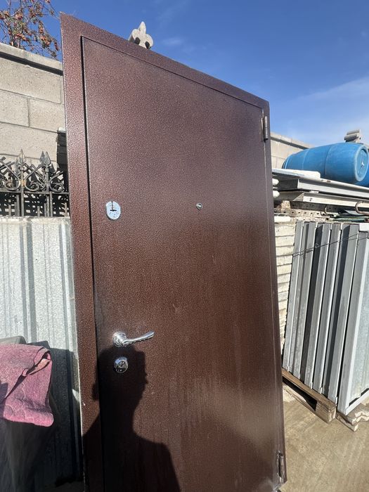 Продам дверь стандарт